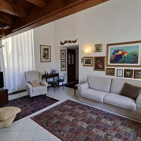 Mari House Apartamento *
